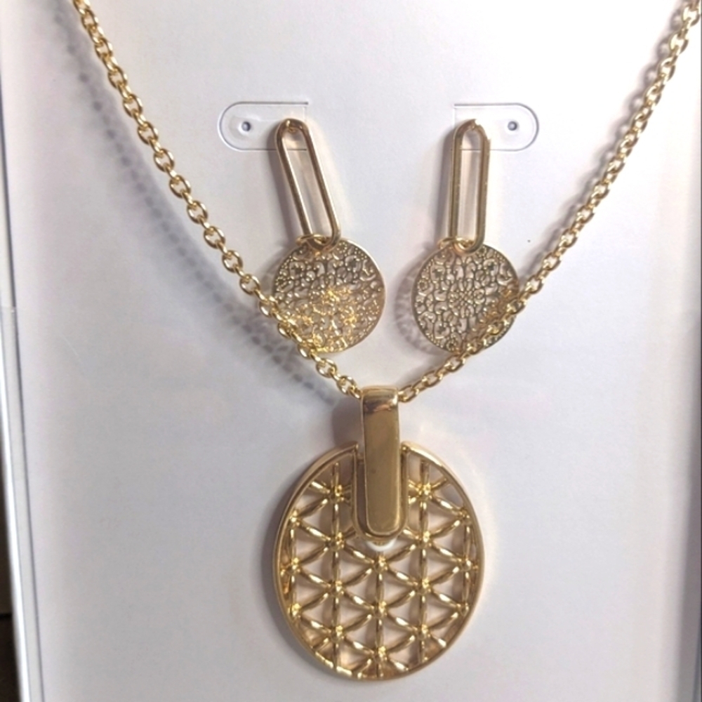 Daisy Fuentes Gold Earring and Necklace Boxed Set - Picture 4 of 4